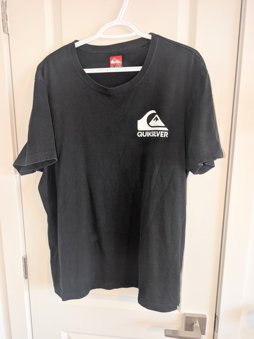 2/25$ 💓 Quiksilver Black T-Shirt with White Logo